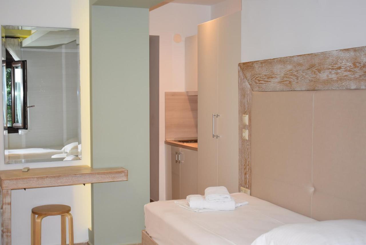 Studios Apartments Irini Patira Потос Екстериор снимка