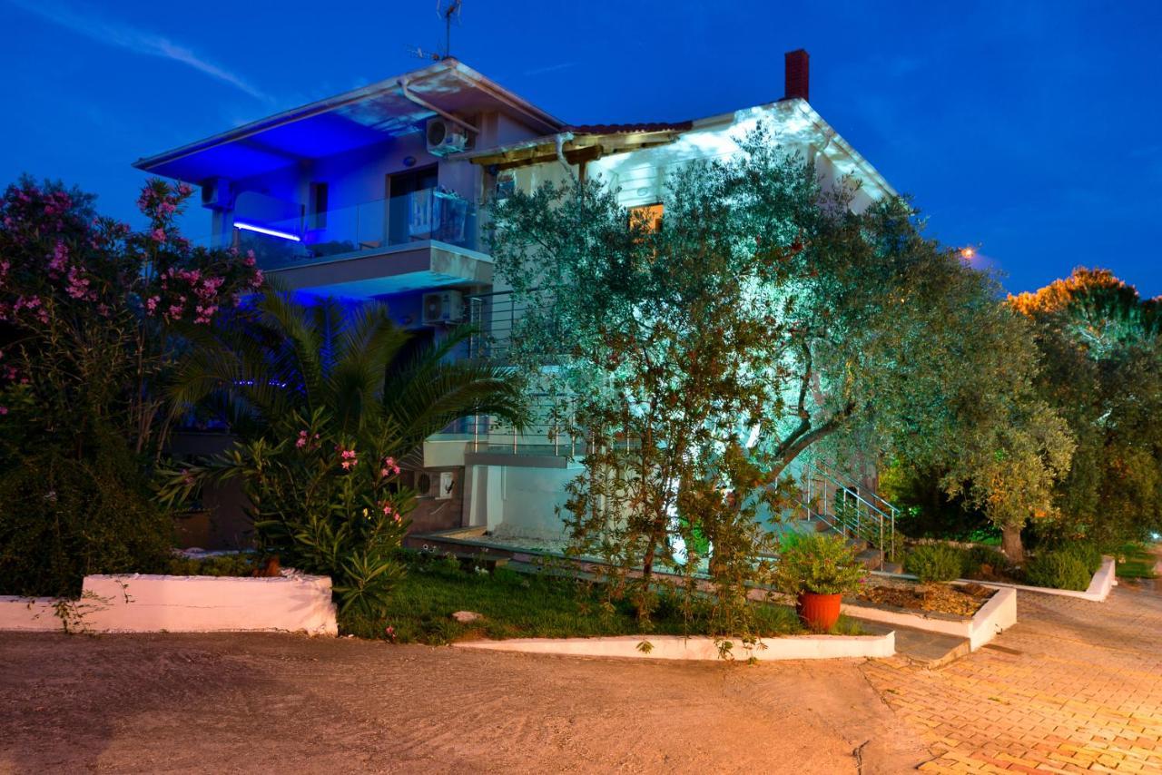 Studios Apartments Irini Patira Потос Екстериор снимка